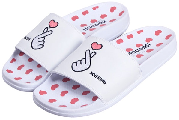 리복 클래식 러브 화이트 슬리퍼 (Reebok keullaesik leobeu hwaiteu seullipeo) EF8147 Lookbook 리복 클래식 러브 화이트 슬리퍼 (Reebok keullaesik leobeu hwaiteu seullipeo) EF8147