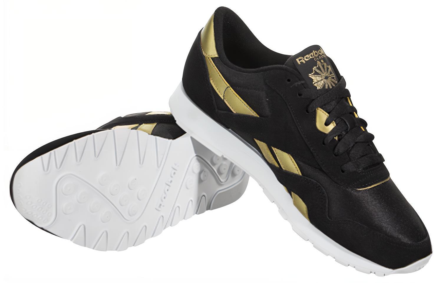 Shop 锐步经典尼龙黑色消光金款 DV6593