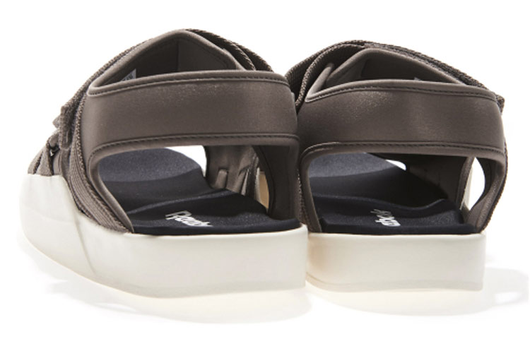 Shop 锐步经典凉鞋 '灰色魔术贴' CN5495