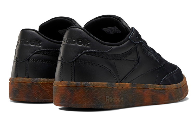 Shop Reebok Club C 85 時尚休閒板鞋 黑棕