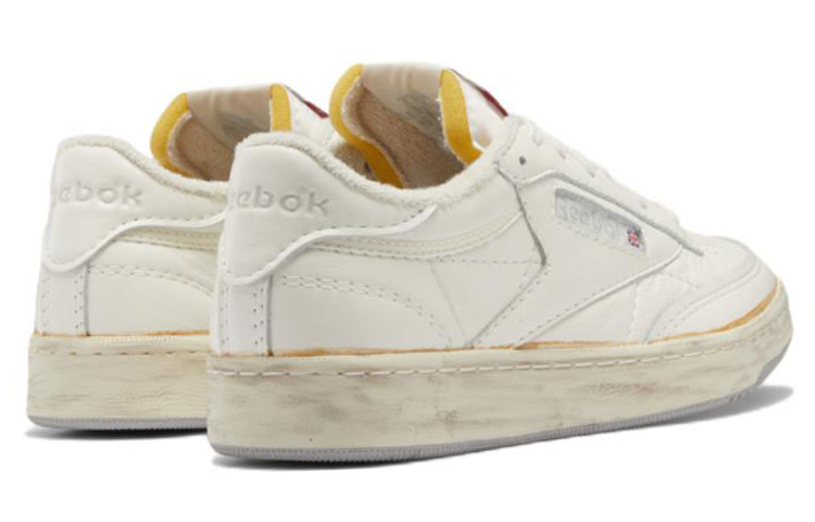 Shop Reebok Club C 時尚休閒 低筒 滑板鞋 男女同款 米棕色
