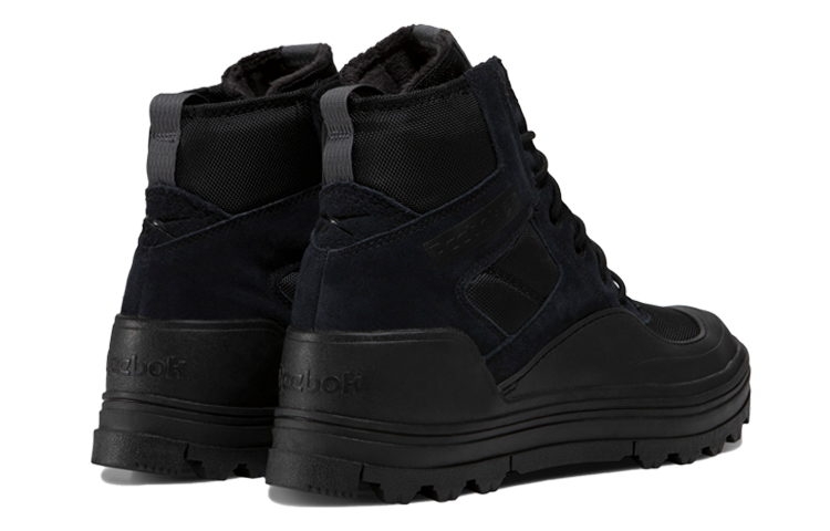 Shop Reebok Club C Cleated Mid 耐磨防滑 運動板鞋 黑