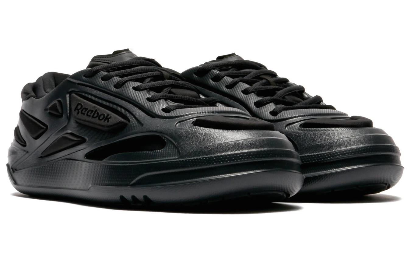 Lookbook Reebok Club C FWD 'Sepatu Hitam Rendah' RMIA037C99MAT0011000