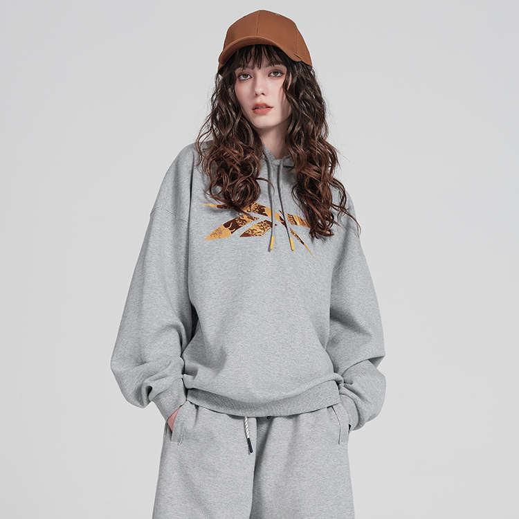 Shop Reebok 新年刺繡標誌連帽針織衫 男女款 灰色 24SRC309UGG3