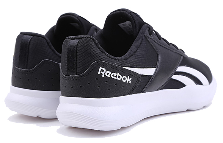 Shop 锐步Dart TR 2.0黑色跑鞋 FV4126