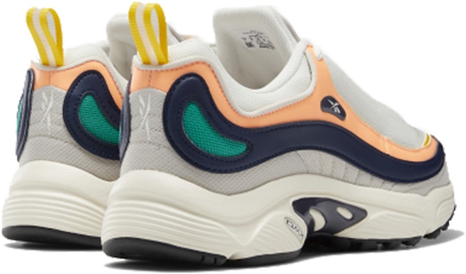 리복 데이토나 DMX '초크 샌드스톤 네이비' DV8645 Lookbook 리복 데이토나 DMX '초크 샌드스톤 네이비' DV8645