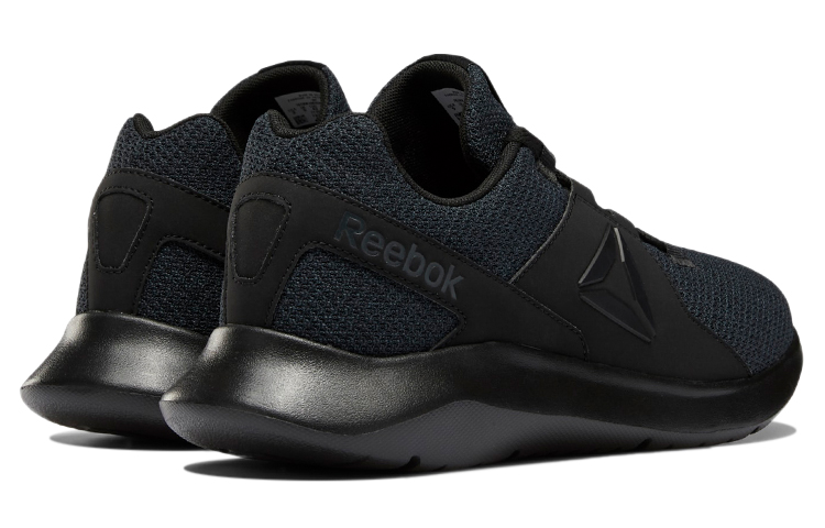 Shop Reebok Energylux 舒適耐磨跑步鞋 黑石墨灰