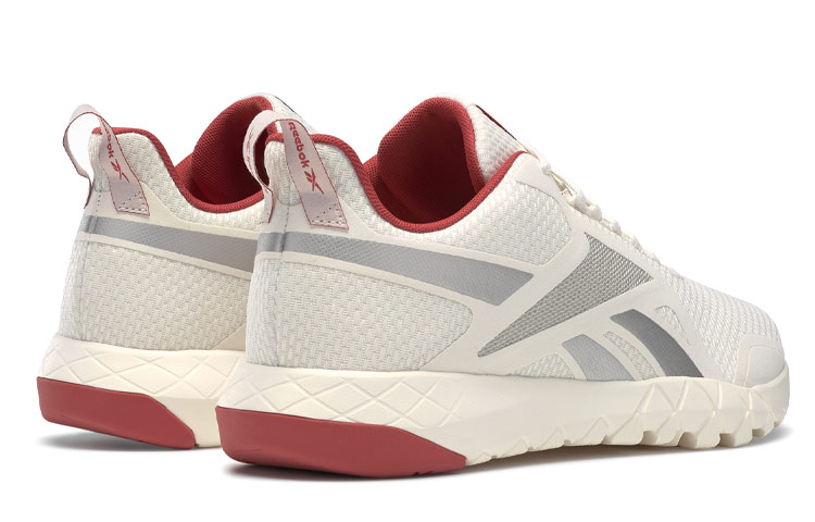 Shop リーボック フレクサゴンフォース 3.0 ベージュ/レッド FX1913