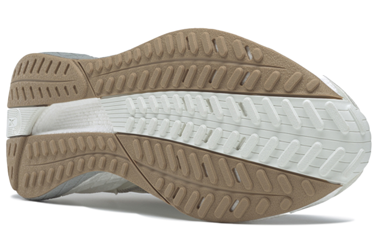 Shop 锐步Floatride Energy 4 '白墨灰口香糖' 运动鞋 GX0270