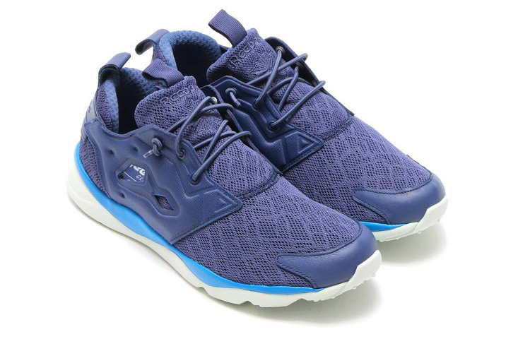 Lookbook リーボック フューリーライト 快適ランニング (Rībokku Fyūrīraito Kaitaku Ranningu) V67731