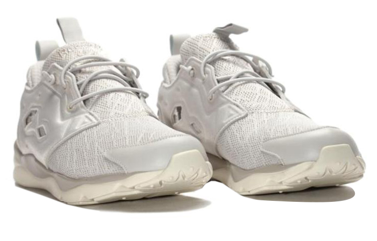 Lookbook リーボック フューリーライト ダークグレー V67733