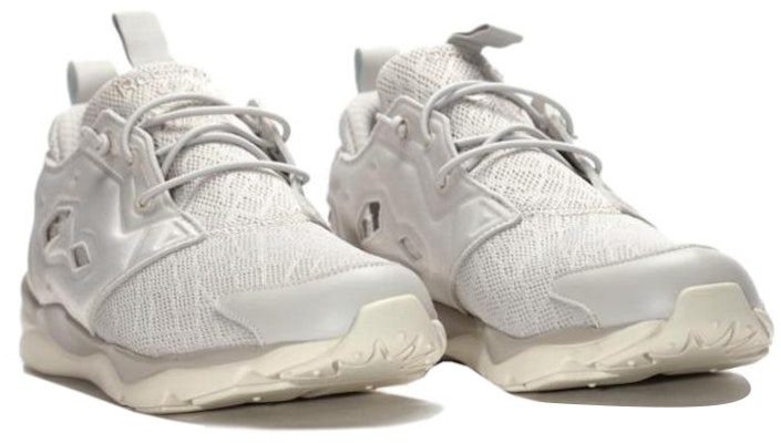 銳步 Furylite TM 舒適耐磨跑步鞋 深灰 Lookbook 銳步 Furylite TM 舒適耐磨跑步鞋 深灰