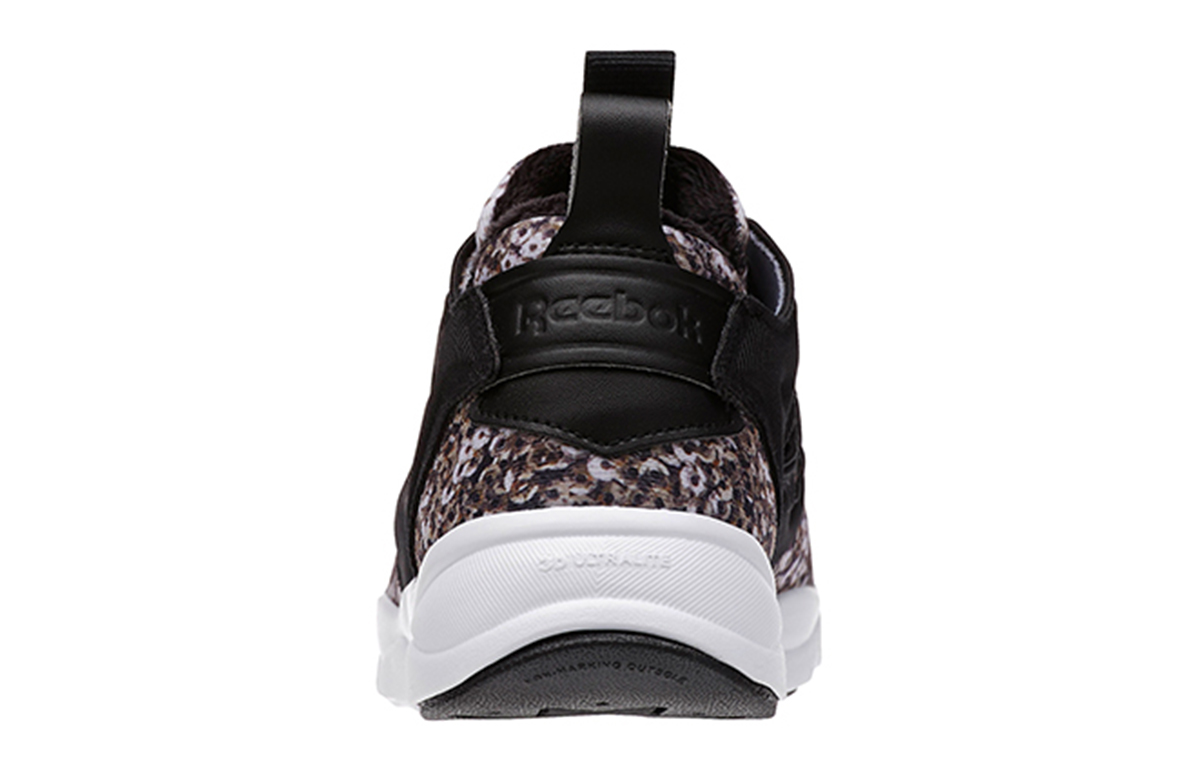 Shop Reebok Furylite 冬季黑色 跑鞋
