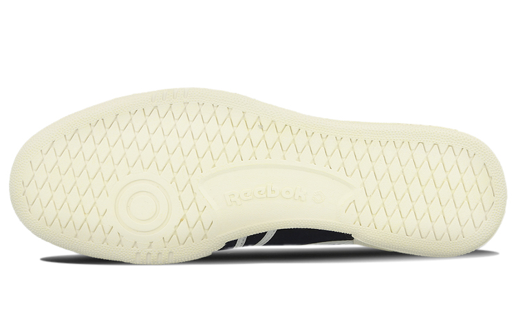 Reebok Garbstore Club C International Low 'Black White' 圖 5