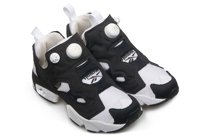 Shop 锐步 Insta PUMP Fury OG 镂空拼接鞋/黑白男女运动鞋 M48559