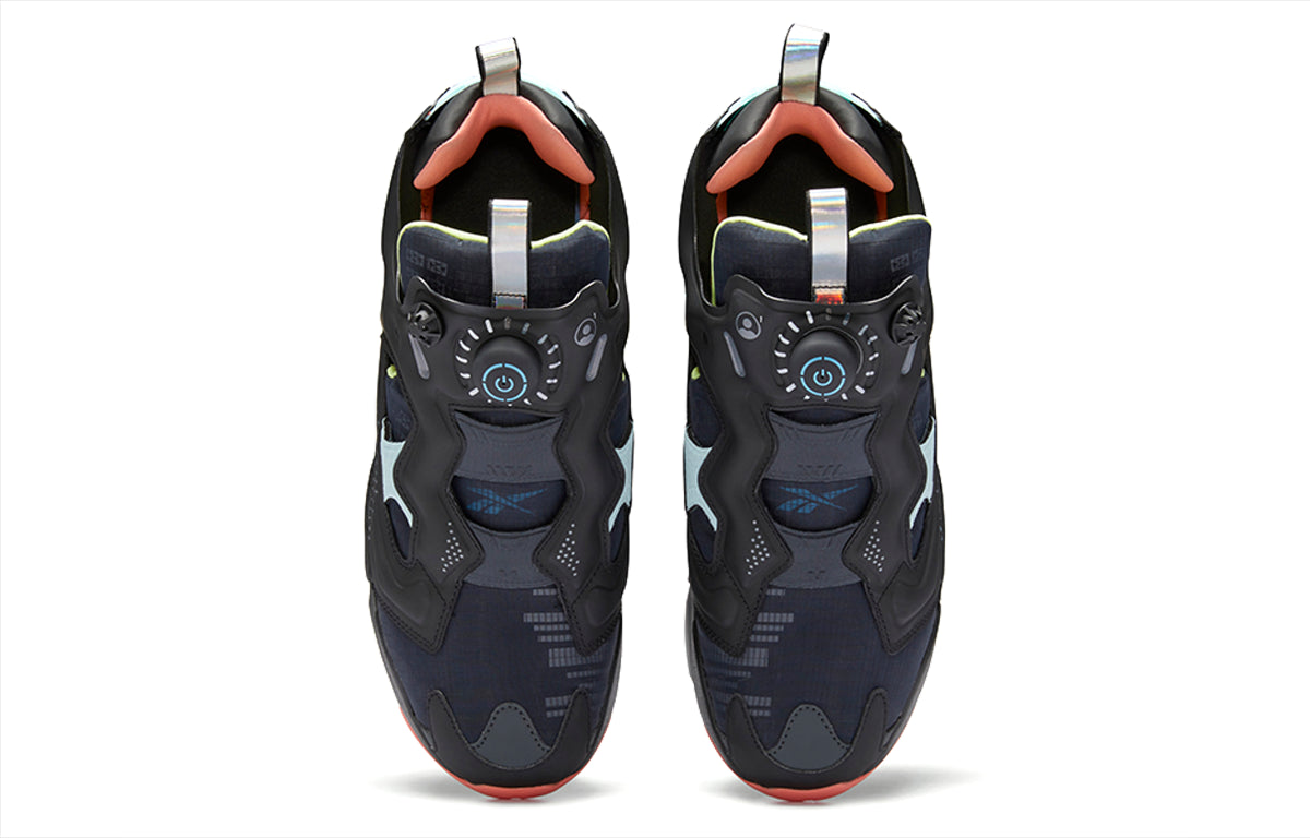 Shop 锐步 InstaPump Fury '数码炫光' 运动鞋 FY6778