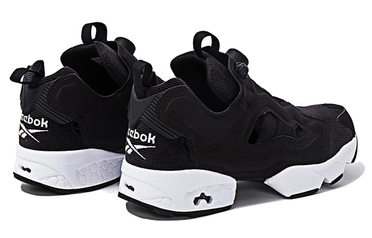 Lookbook 锐步 Instapump Fury OG 经典跑鞋 '黑白' G55440