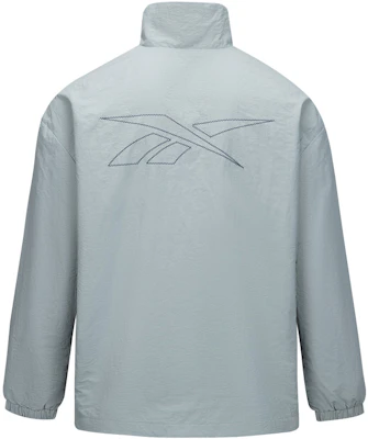 Reebok 輕量標誌印花長袖外套 中性款 - 淺灰 24FRM111UGG5 Lookbook Reebok 輕量標誌印花長袖外套 中性款 - 淺灰 24FRM111UGG5