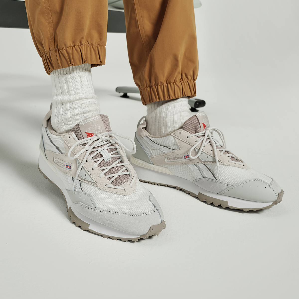 Shop Reebok LX2200「純灰白」100074416