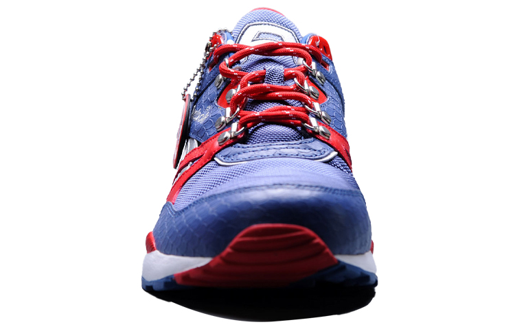 Shop Reebok 漫威 x Ventilator '美国队长蓝红'鞋 J93495
