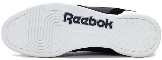 Shop Reebok Plus Alr 舒適耐磨板鞋 黑