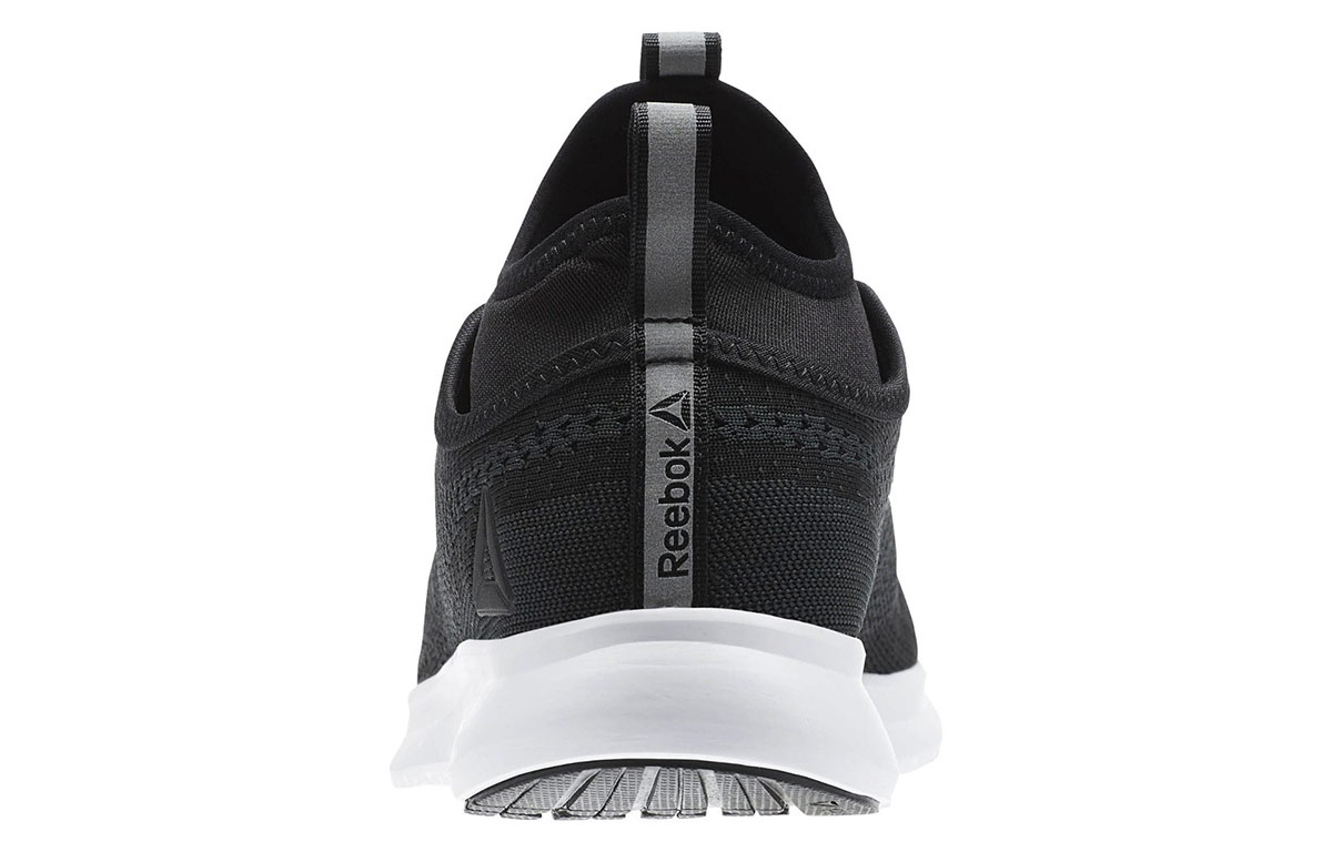 Shop 锐步 Plus Runner ULTK 黑色运动鞋 BS5453