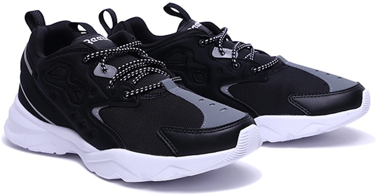 锐步皇家Blaze 2.0黑色跑鞋 EG8358 Lookbook 锐步皇家Blaze 2.0黑色跑鞋 EG8358