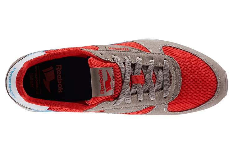 Shop 锐步经典皇家慢跑鞋 '红灰' V68438