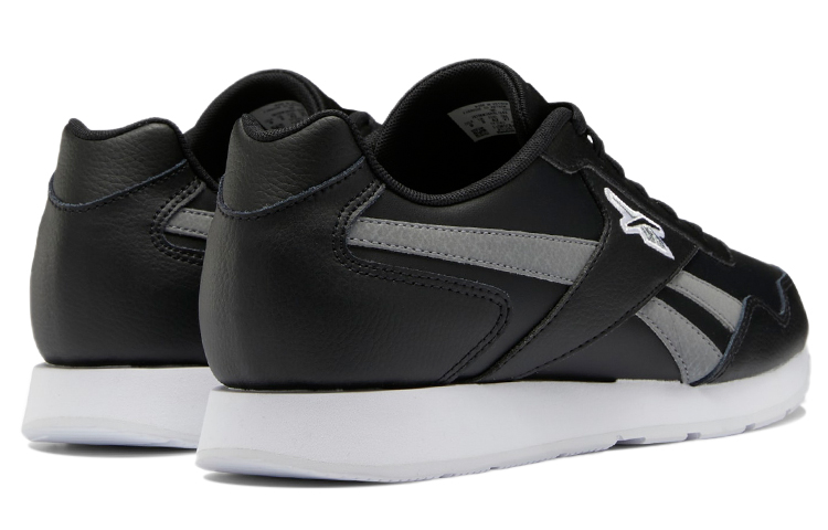 Shop 锐步皇家滑动运动鞋‘黑灰’ GX8618