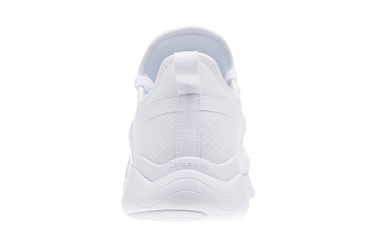 Shop Reebok Royal Nova MTM 透氣輕巧 低筒運動鞋 白