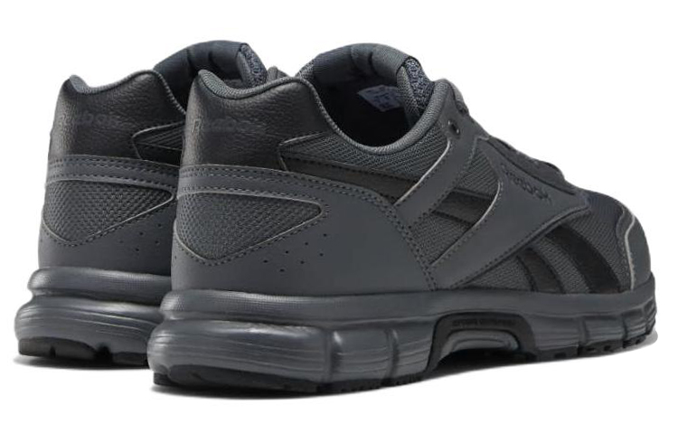 Shop 锐步Royal Run低帮耐磨灰色运动鞋 DV9925