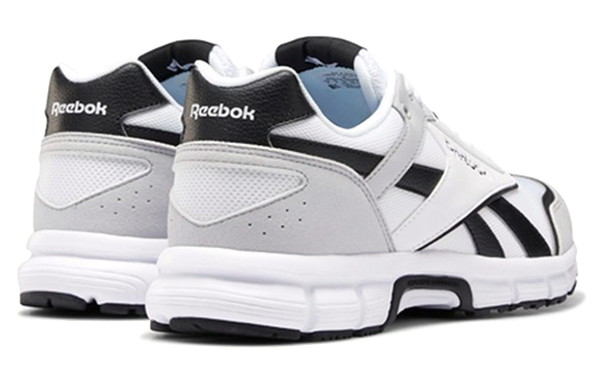 Shop Reebok Royal Run Finish 舒適透氣 低筒休閒跑步鞋 灰黑