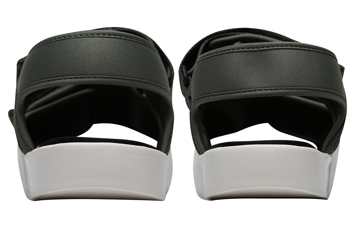 Shop 锐步皇家凉鞋 '军绿色' CN5496