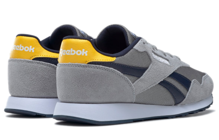 Shop 锐步皇家Ultra '灰色' 运动鞋 GW7769