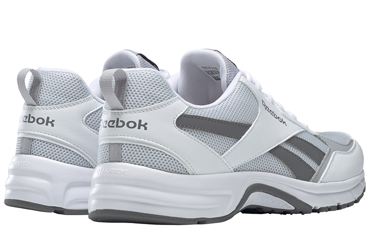 Shop 锐步 Run Pheehan 5.0 灰白色运动鞋 FV4295