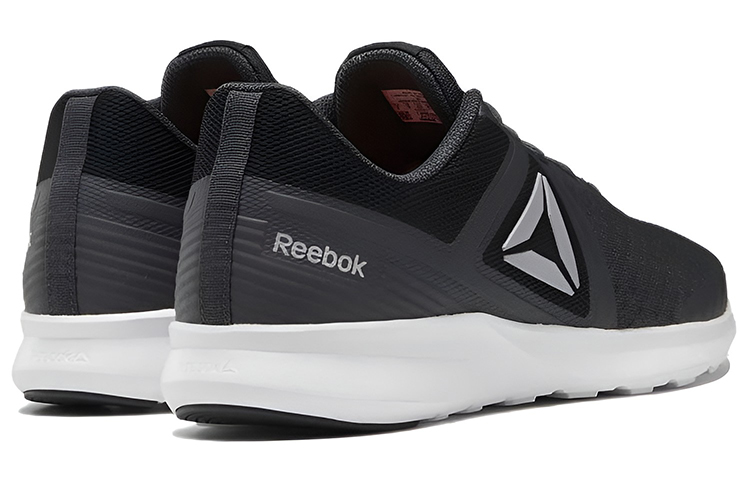 Shop 锐步Speed Breeze ‘轻便低帮灰色’运动鞋 DV9466