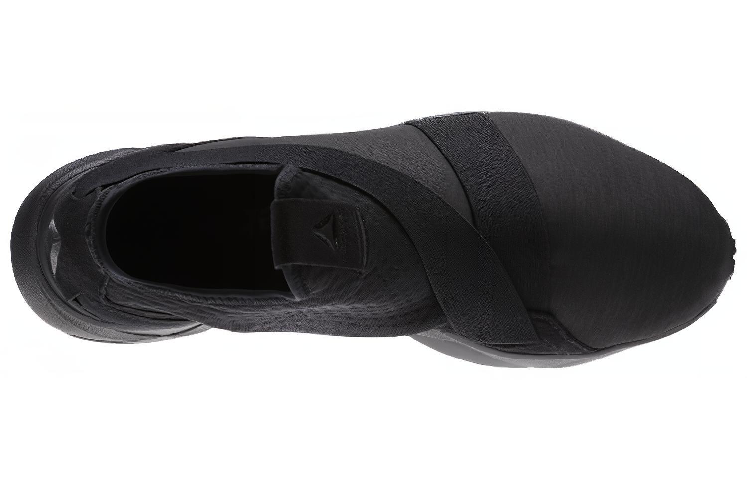 Shop Reebok Supreme Strap ''Triple Schwarz'' CN4671