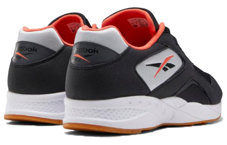 Shop 锐步 Torch Hex '黑橙'运动鞋 EH1805