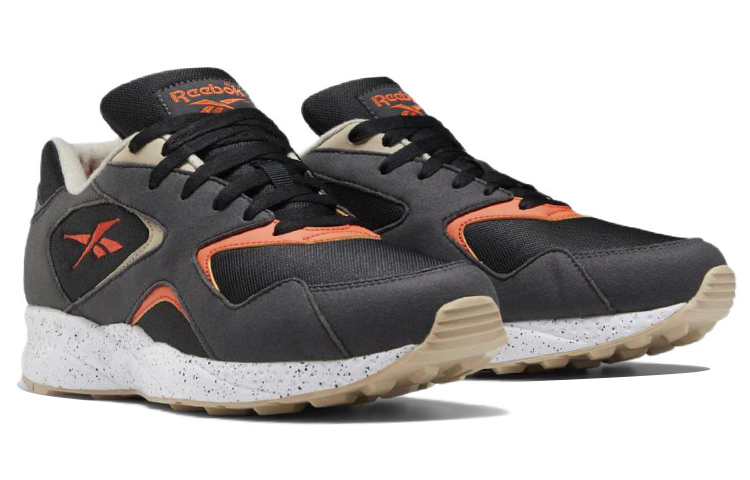 Lookbook Reebok Torch Hex Low Tops Tahan Haus Kelabu EG6012