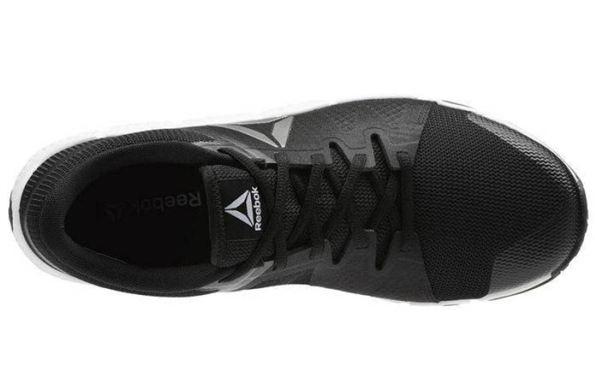 Shop Reebok Trainflex 輕便透氣 低筒休閒跑步鞋 黑白