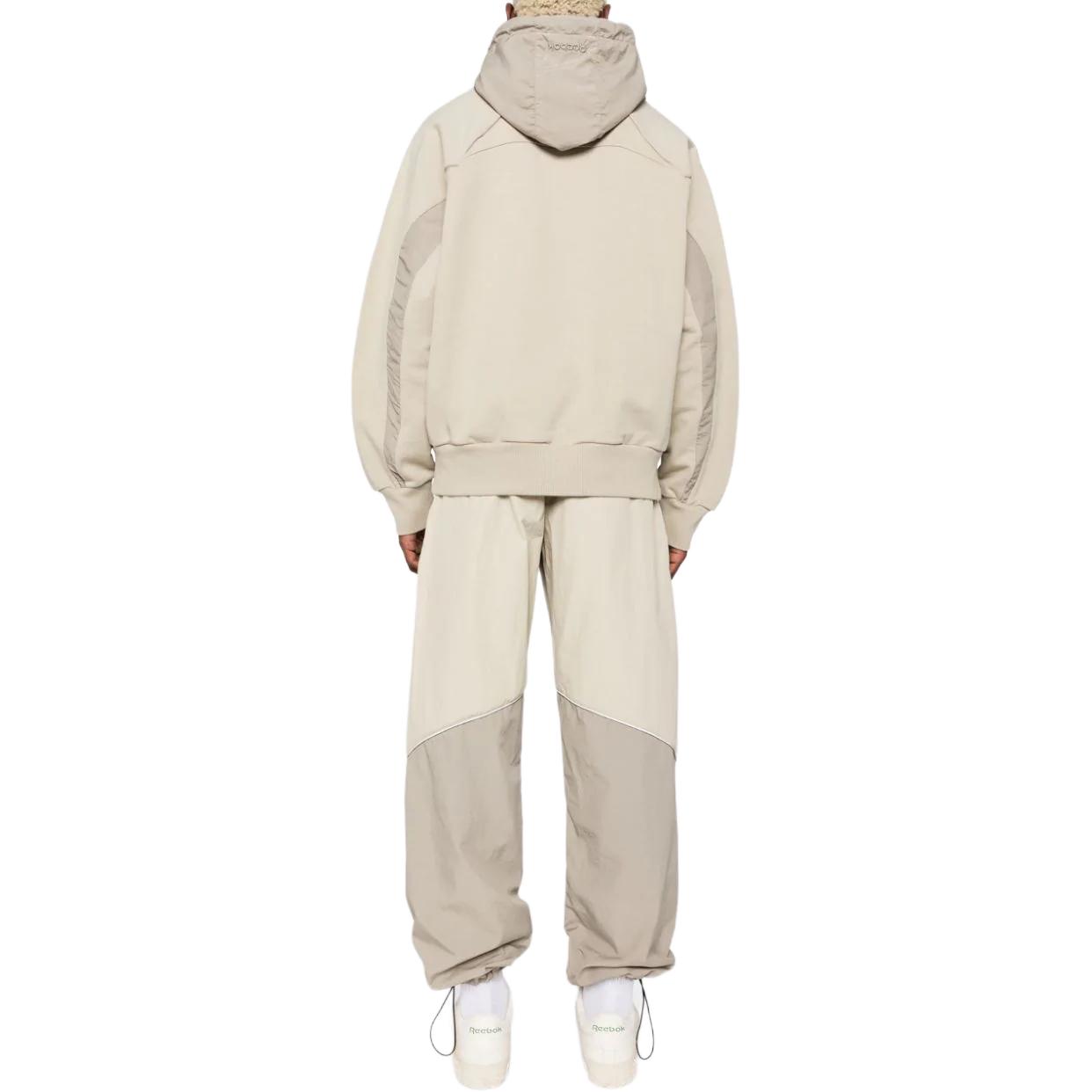 Shop 리복 유니섹스 베이지 자수 레터링 긴팔 풀오버 후디 RMBB002C99FLE0015000