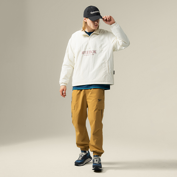 Shop Reebok 男女休闲套头衫卫衣 米白色 24FRM311UGW2