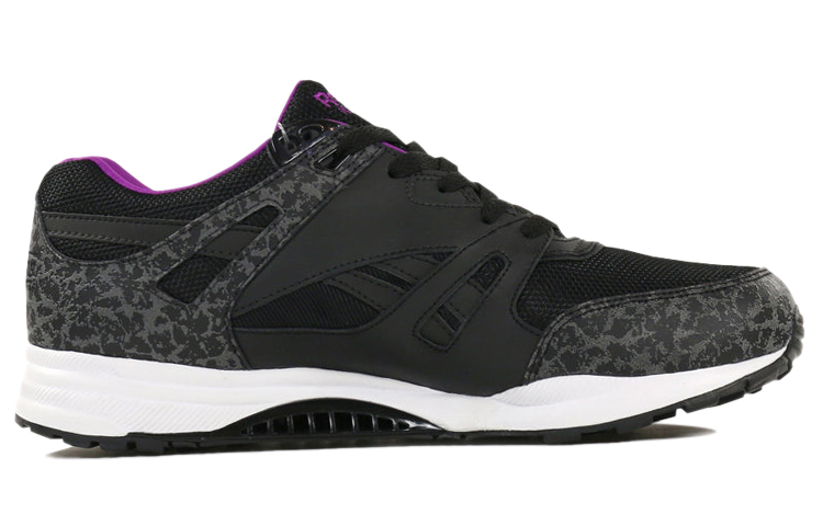 Order Reebok Ventilator Reflective ''Zwart'' M46205