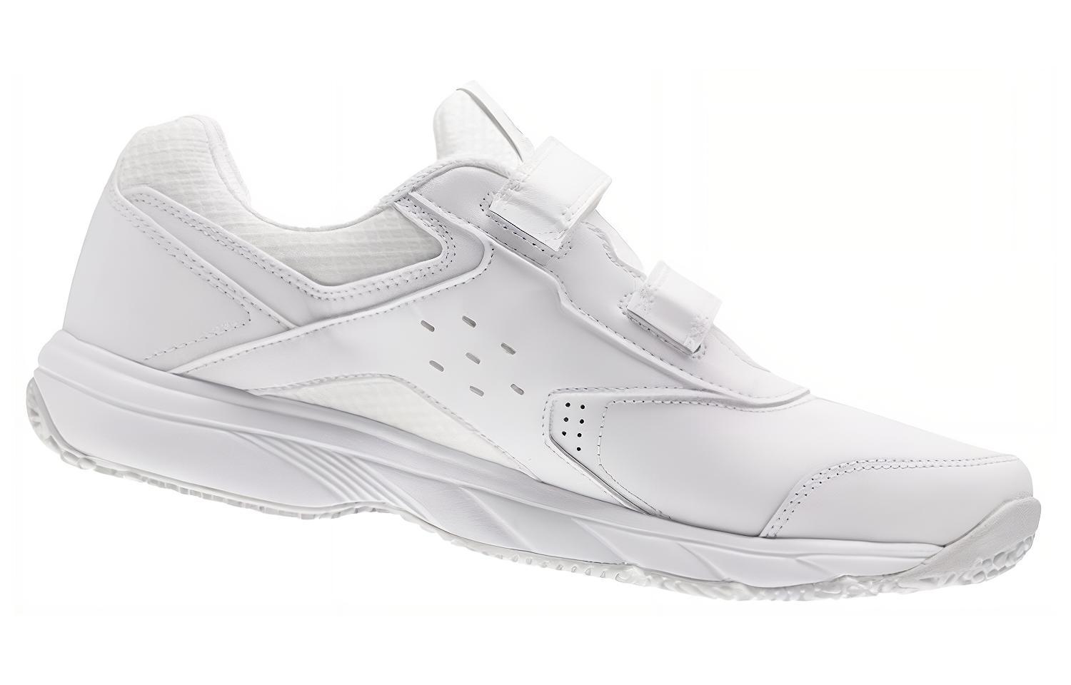 Shop Reebok Walk 減震防滑 低筒運動跑步鞋 白