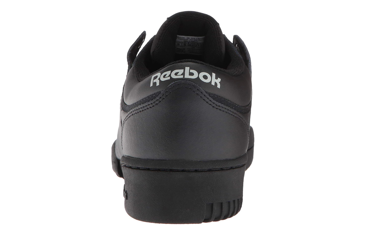 Shop Reebok Workout Low 輕便耐磨 低筒休閒板鞋 黑紅