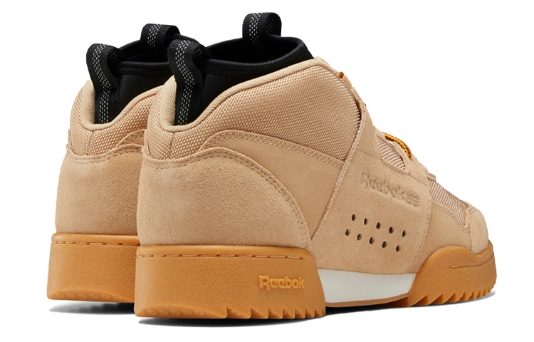 Shop 锐步运动活力波纹靴 '姜黄色' DV7189