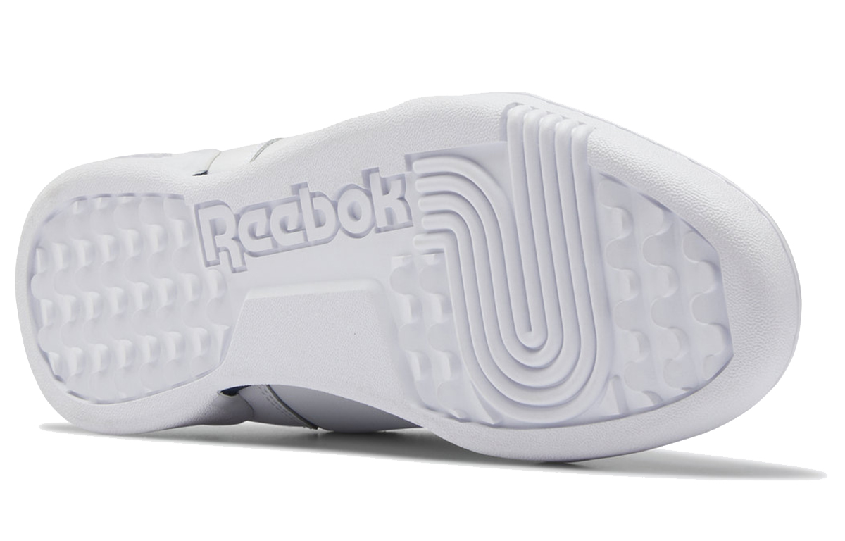 Shop Reebok 锻炼者白黄滑板鞋 '白黄' DV8749