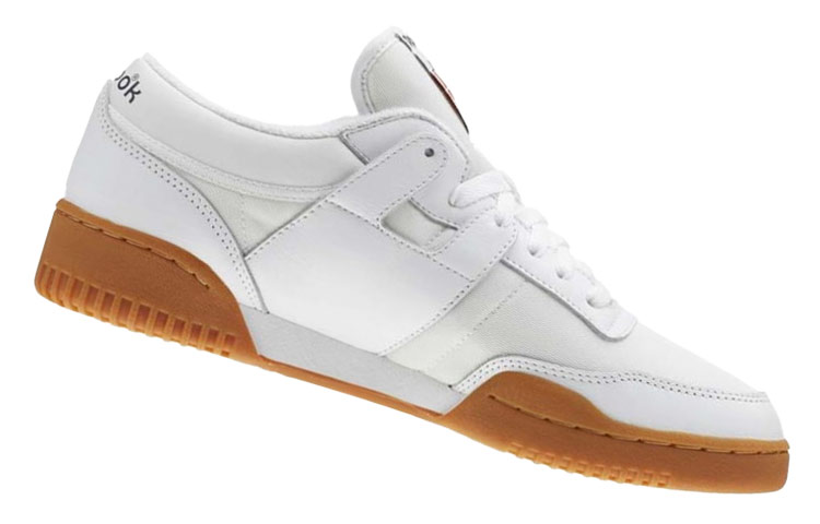 Shop Reebok Workout 防滑耐磨 簡約休閒板鞋 白棕