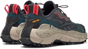 Reebok Zig Kinetica 2 Edge 'Hitam Midnight Pine' H00115 Lookbook Reebok Zig Kinetica 2 Edge 'Hitam Midnight Pine' H00115