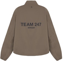 REPRESENT Jaket Coklat Loose Fit dengan Kancing Resleting dan Cetakan Huruf. 247M109-499 Lookbook REPRESENT Jaket Coklat Loose Fit dengan Kancing Resleting dan Cetakan Huruf. 247M109-499